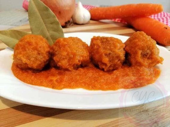 Albóndigas en salsa de tomate