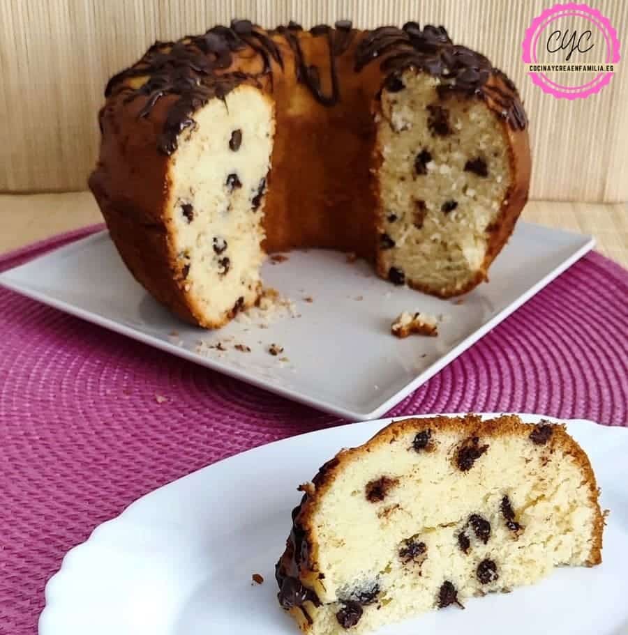 bizcocho con pepitas de chocolate esponjoso