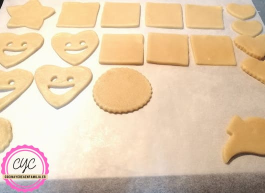 galletas de mantequilla listas para hornear
