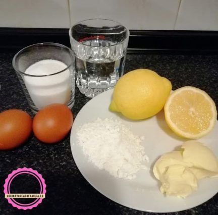 limones, azúcar, huevos, mantequilla, agua y harina