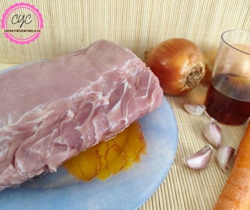 cinta de lomo, cebollas, ajos, vino, zanahoria