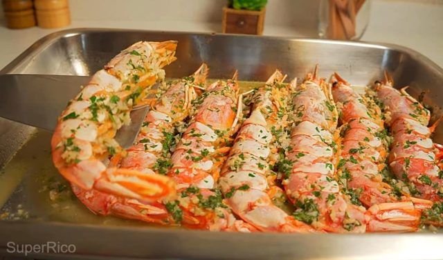 gambones al horno con ajo y perejil