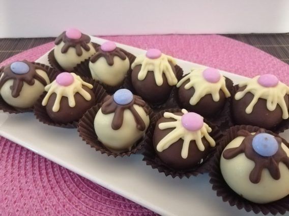 Cakepops con recortes de pastel