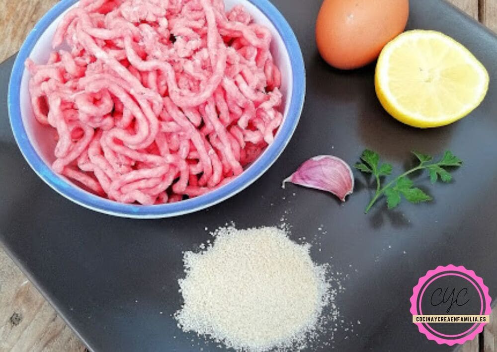 carne picada, huevo, ajo, perejil, limón y pan rallado