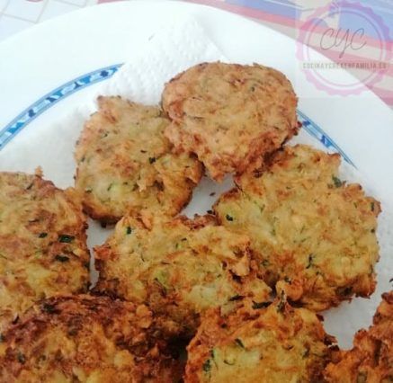 tortitas de calabacín recién hechas